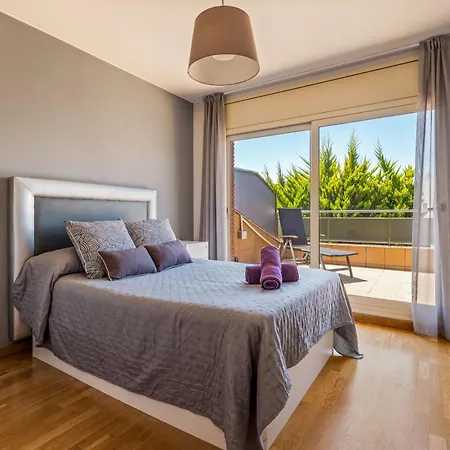 Serenia House - Modern Retreat In Fenals With Pool *
