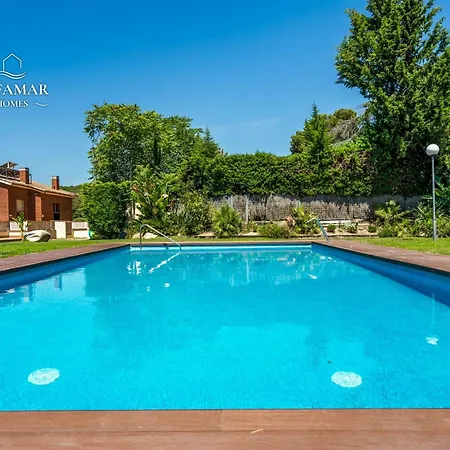 Serenia House - Modern Retreat In Fenals With Pool 빌라 *
